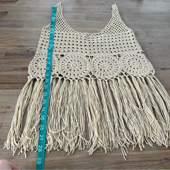 Crochet & Fringe tank - Picture 5 of 7